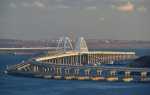 Крымский мост — автомобильная и железнодорожная трасса