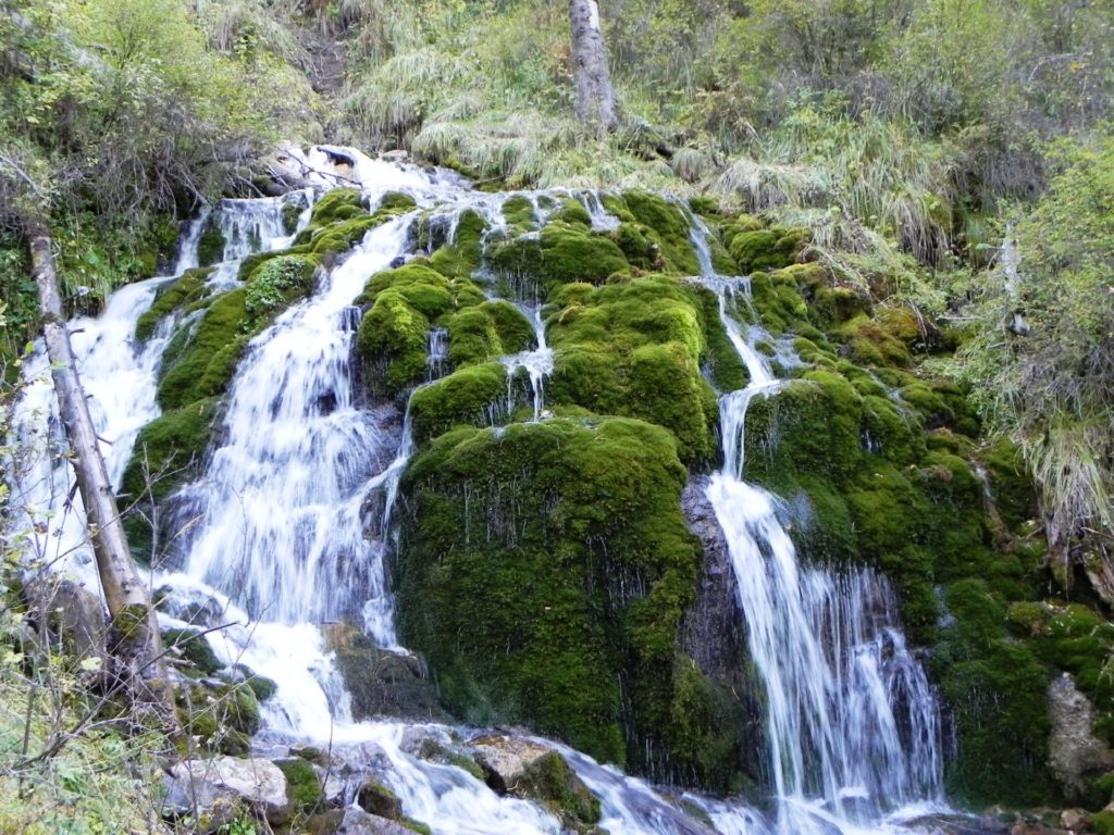 Емурлинский водопад снизу