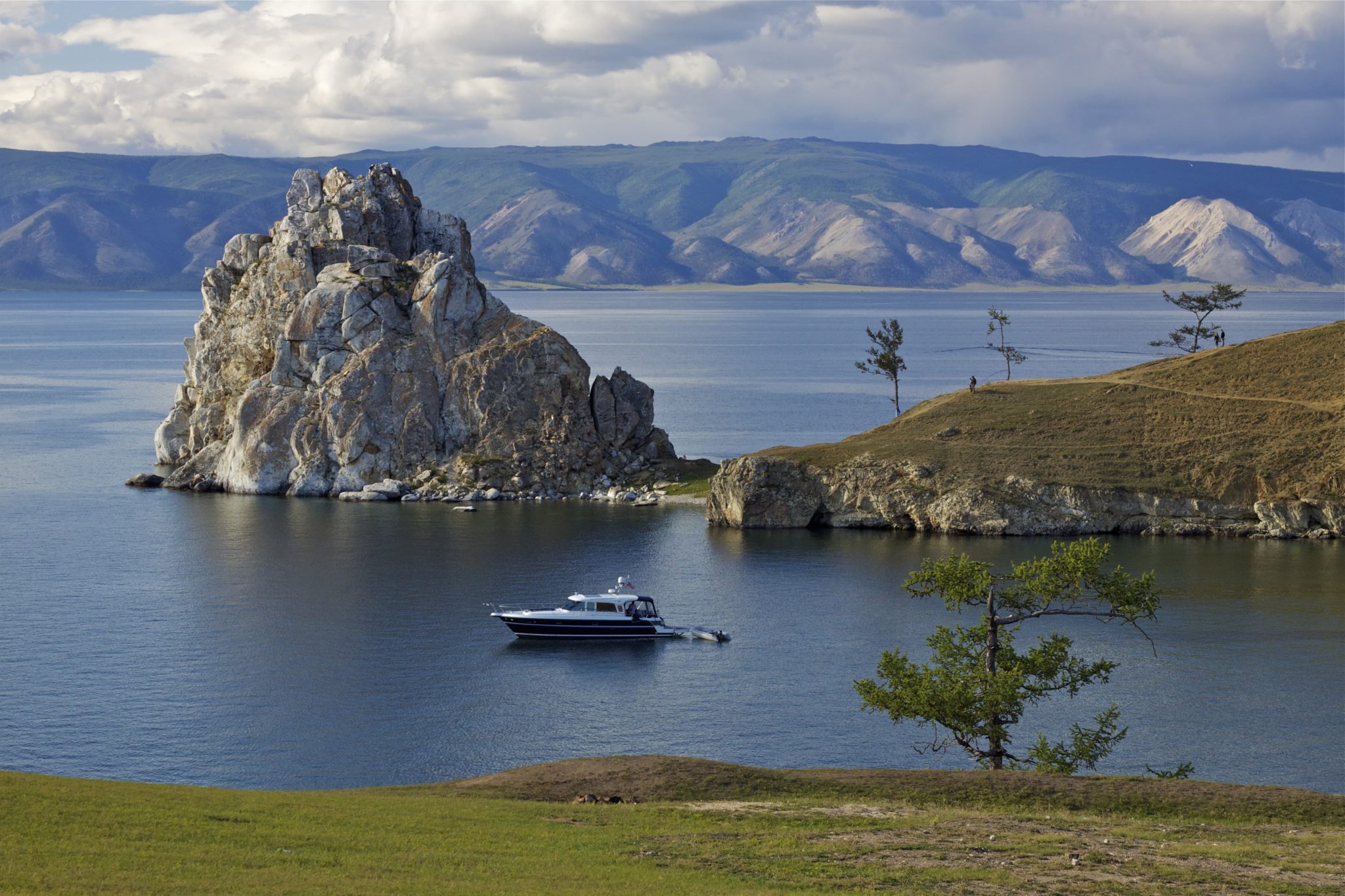 Байкал наикрасивейшее озеро. Озеро Байкал летом Ольхон. Остров Ольхон Иркутская область. Юг острова Ольхон. Ольхон Байкал достопримечательности.