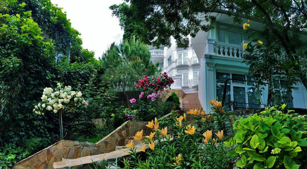 Villa Bonne Maison with Garden