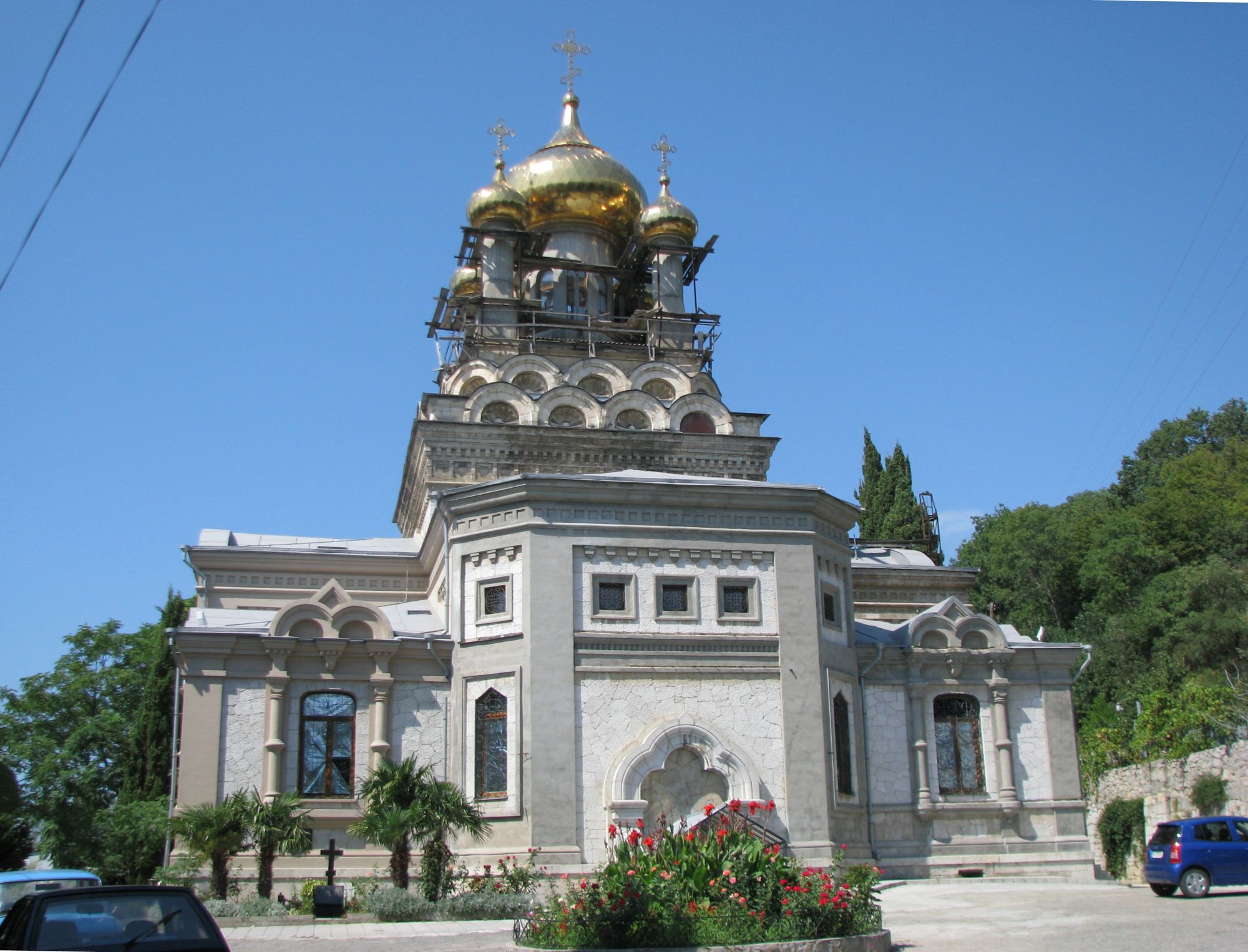 Алупка храм Архангела Михаила внутри