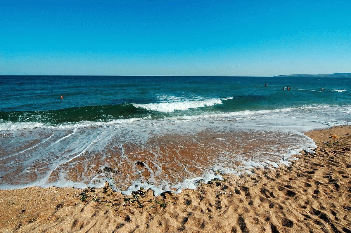 Крым Феодосия золотой пляж. Черное море пляж. Песчаные пляжи Краснодарского края. Черноморское пляж.